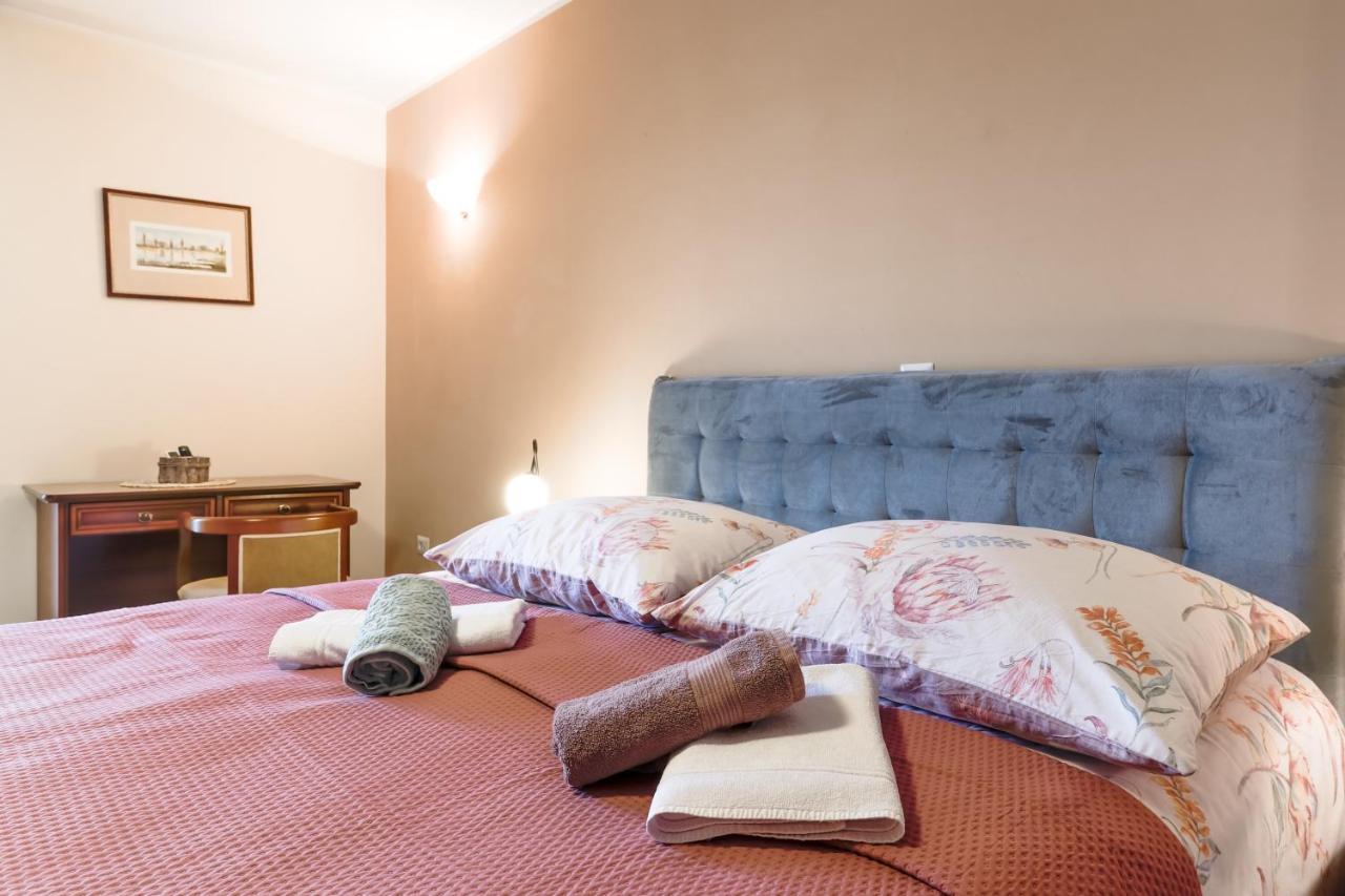 Bed & Breakfast Kastel Žbandaj Extérieur photo