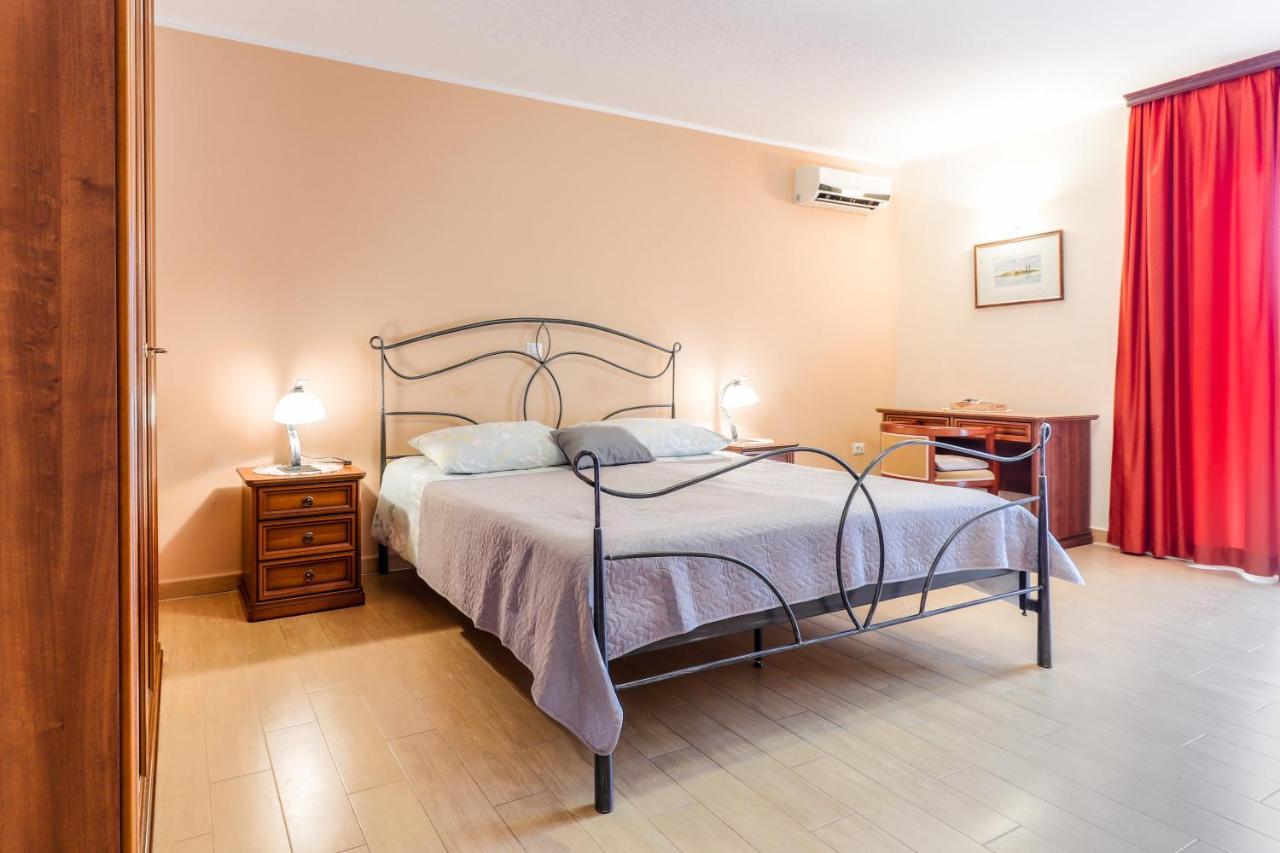 Bed & Breakfast Kastel Žbandaj Extérieur photo